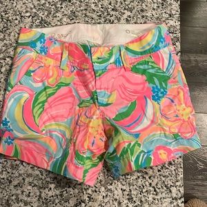 Size 0 Lilly Pulitzer Callahan shorts.